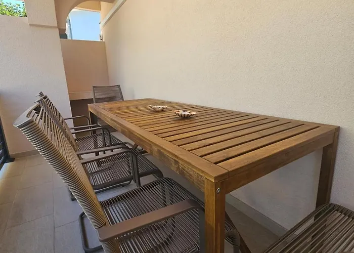 M - - Nin Затон