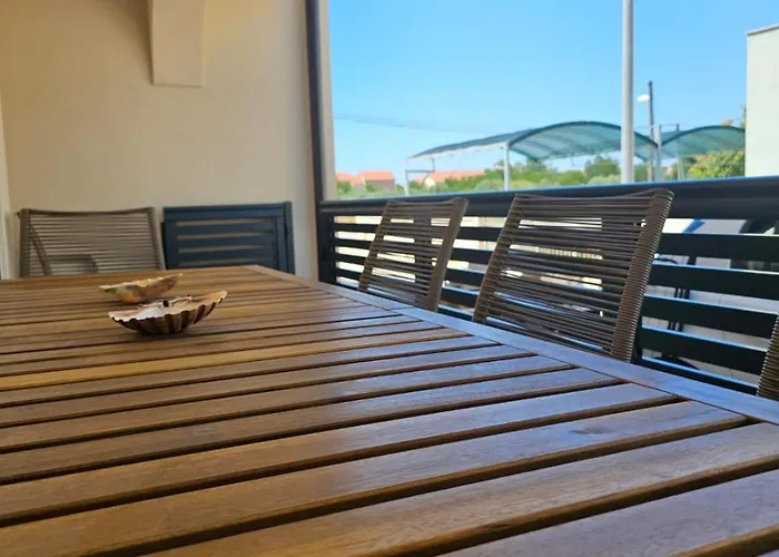 M - - Nin